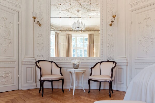 Junior Suite | In-room safe, individually decorated, individually furnished, free WiFi