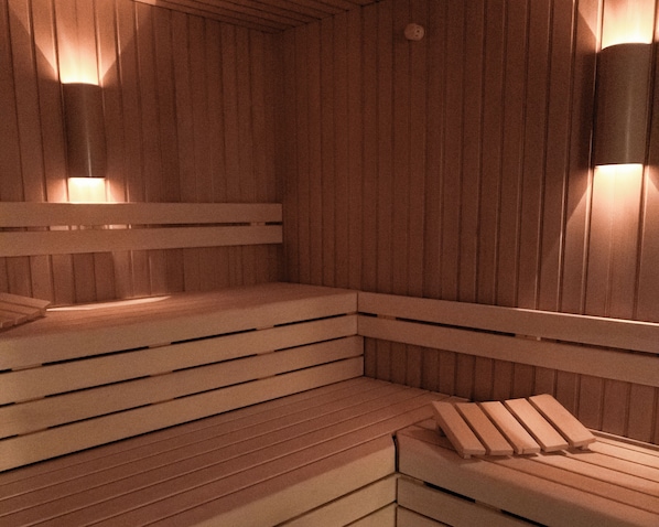 Sauna, steam room, body treatments, facials, 2 treatment rooms