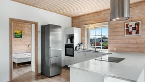 Kjøleskap, mikrobølgeovn, ovn og oppvaskmaskin