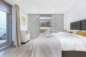 2 habitaciones, tabla de planchar con plancha, wifi y ropa de cama