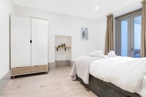2 chambres, fer et planche à repasser, Wi-Fi, draps fournis