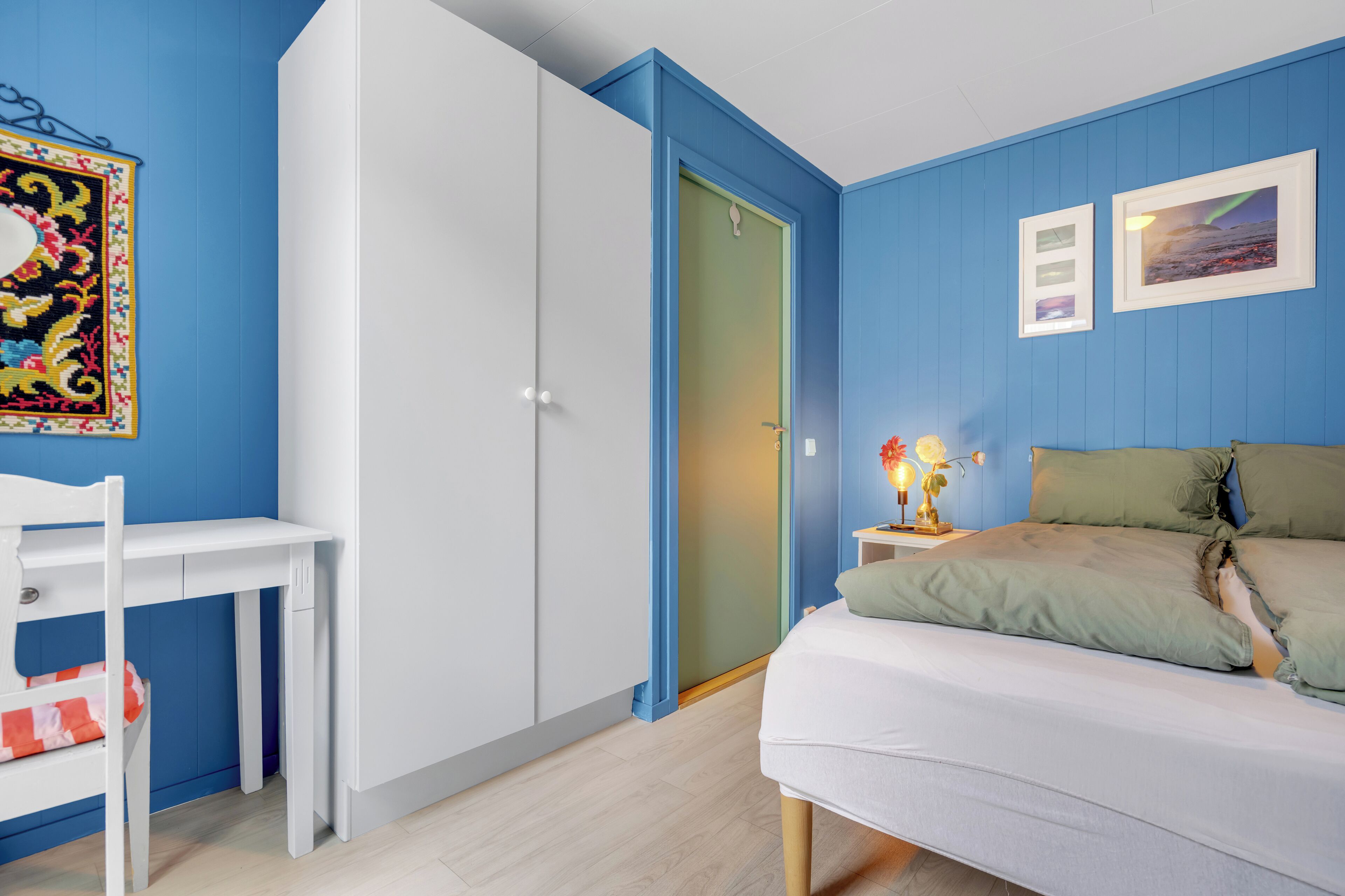 2 bedrooms, desk, iron/ironing board, travel crib
