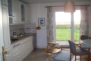 Fridge, microwave, oven, stovetop - Hooge in the Haus Halligblick (Dagebüll)