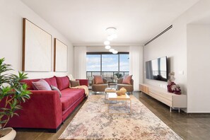 TV, offices - Luxury Apartment in the Heart of Jerusalem  Stunning Panoramic Views (Jerusalem)