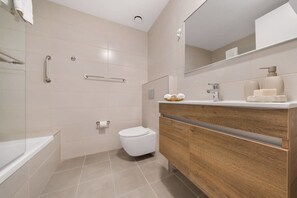 Suihku, hiustenkuivaaja, pyyhkeet