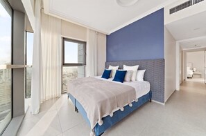 3 makuuhuonetta, silitysrauta/-lauta, vauvan matkasänky, Wi-Fi