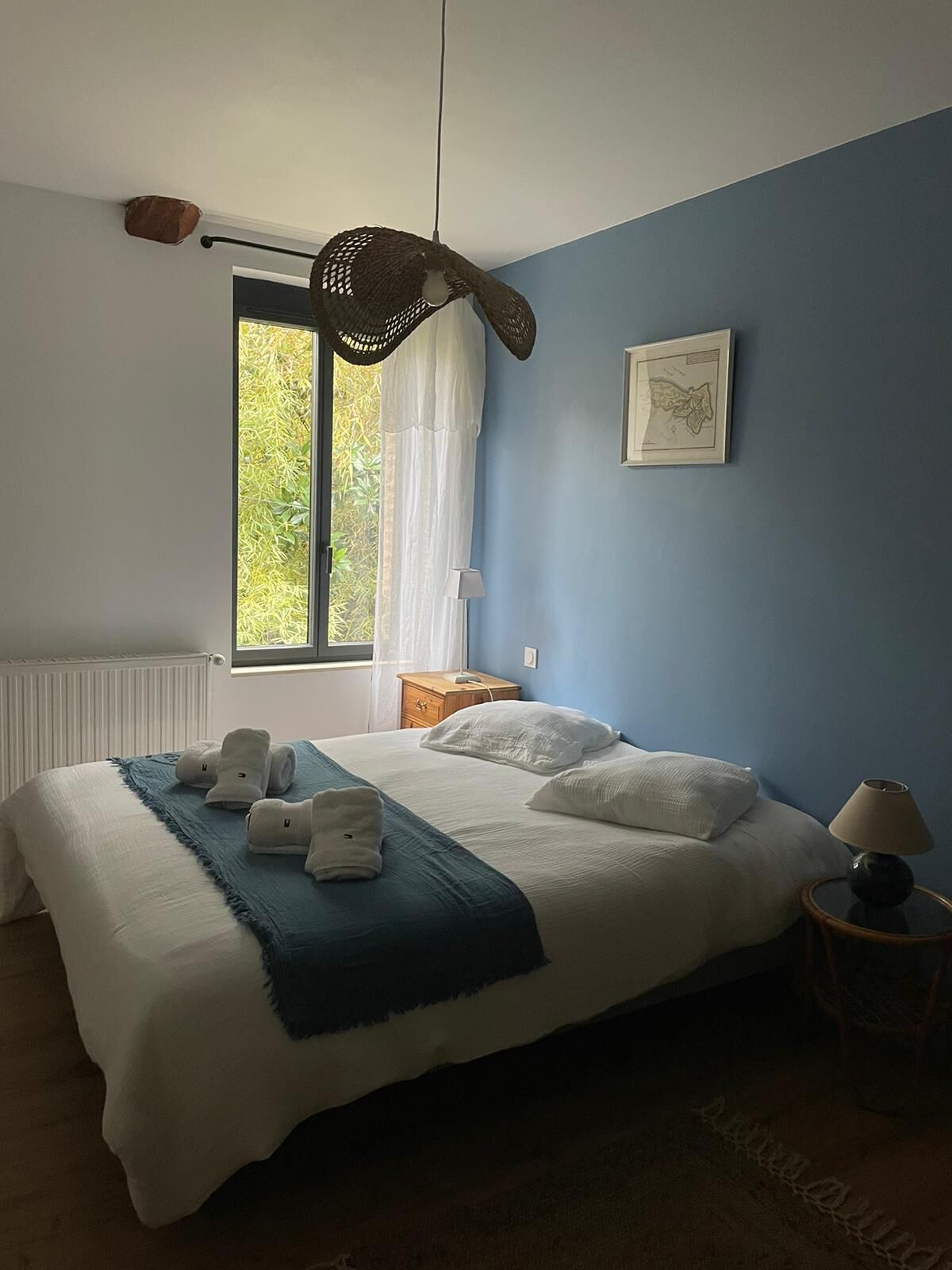 4 bedrooms, desk, iron/ironing board, travel crib