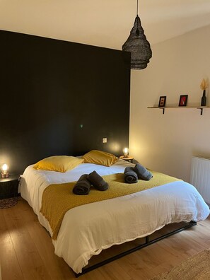 4 Schlafzimmer, Schreibtisch, Bügeleisen/Bügelbrett, Reisekinderbett