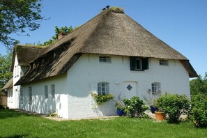 Exterior - Poppenbüll thatched house (Hamburg)
