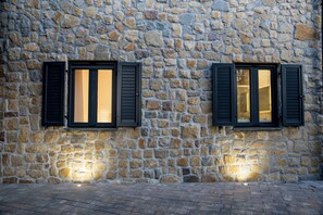 Front of property - evening/night - Villa Picholine (Novalja)