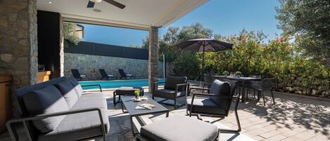 Comfort House, 3 Bedrooms, Poolside | Terrace/patio