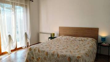 2 bedrooms, iron/ironing board, travel crib, WiFi