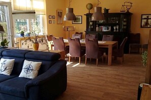 Smart TV, DVD player, books, stereo