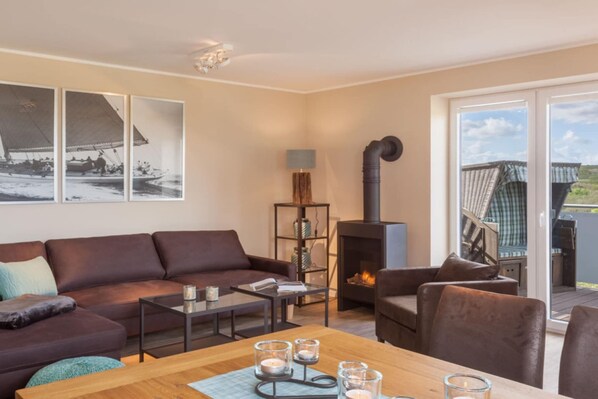 Smart TV, fireplace, DVD player, books