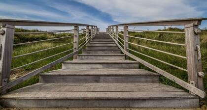 Dünenhuus West Modern retreat