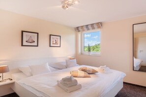 5 bedrooms, iron/ironing board, free WiFi, bed sheets