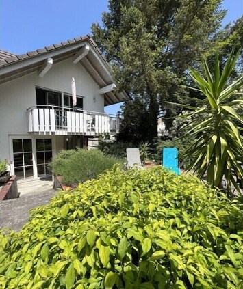 Außenseite Ferienhaus [Sommer]