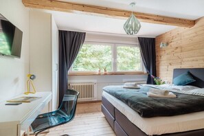 6 habitaciones, escritorio, tabla de planchar con plancha y wifi gratis 