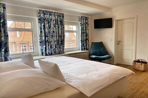 3 bedrooms, iron/ironing board, Internet, bed sheets