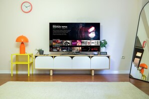 Interior - Charming 2-bedroom apartment with WiFi, AC in lovely Istanbul (Istanbul)