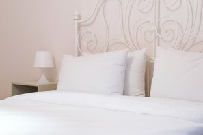 2 bedrooms, iron/ironing board, WiFi, bed sheets - Charming 2-bedroom apartment with WiFi, AC in lovely Istanbul (Istanbul)