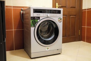 Interior - Charming 2-bedroom apartment with WiFi, AC in lovely Istanbul (Istanbul)