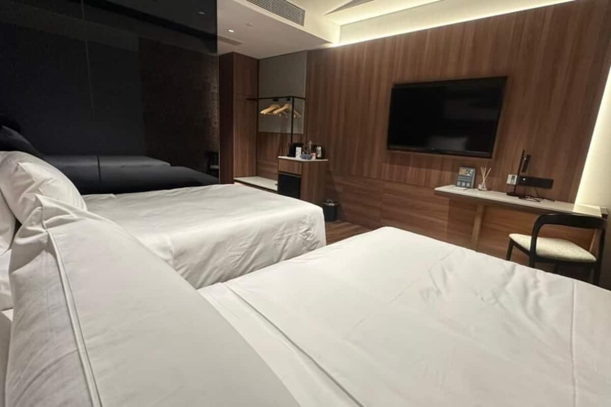 Studio, 2 Single Beds