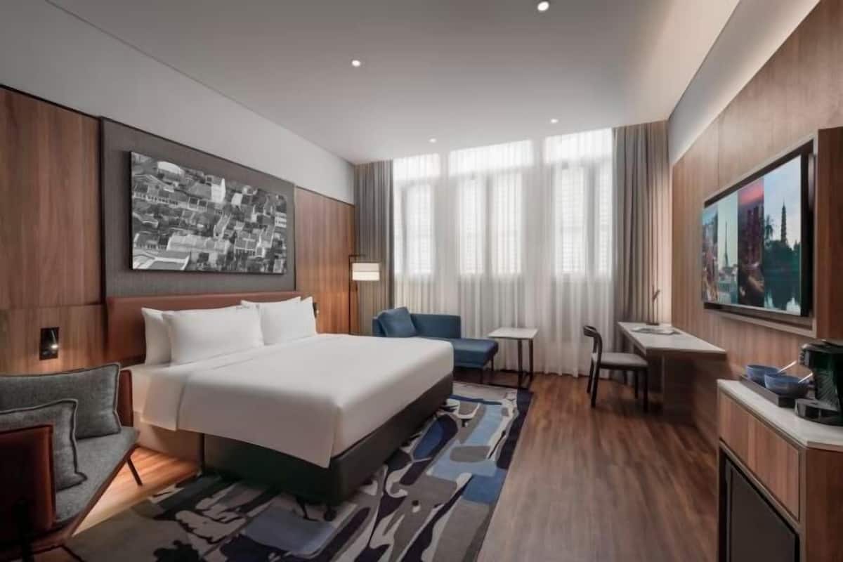 Zimmersafe, Schreibtisch, laptopgeeigneter Arbeitsplatz