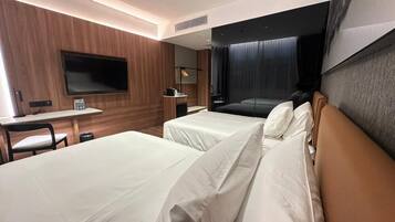 Premier-Studio, 2 Einzelbetten | Zimmersafe, Schreibtisch, laptopgeeigneter Arbeitsplatz