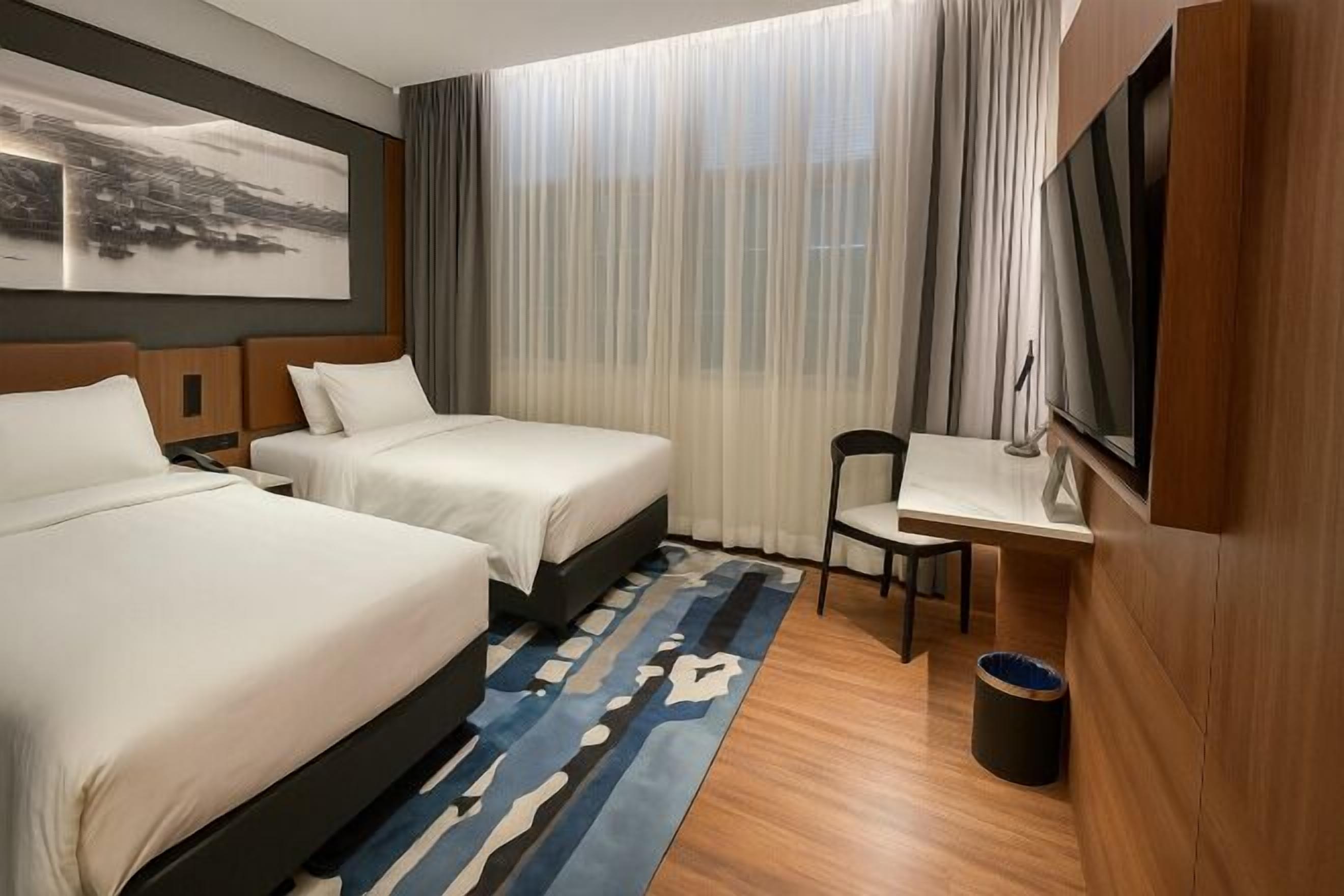 Caja de seguridad en la habitación y escritorio 