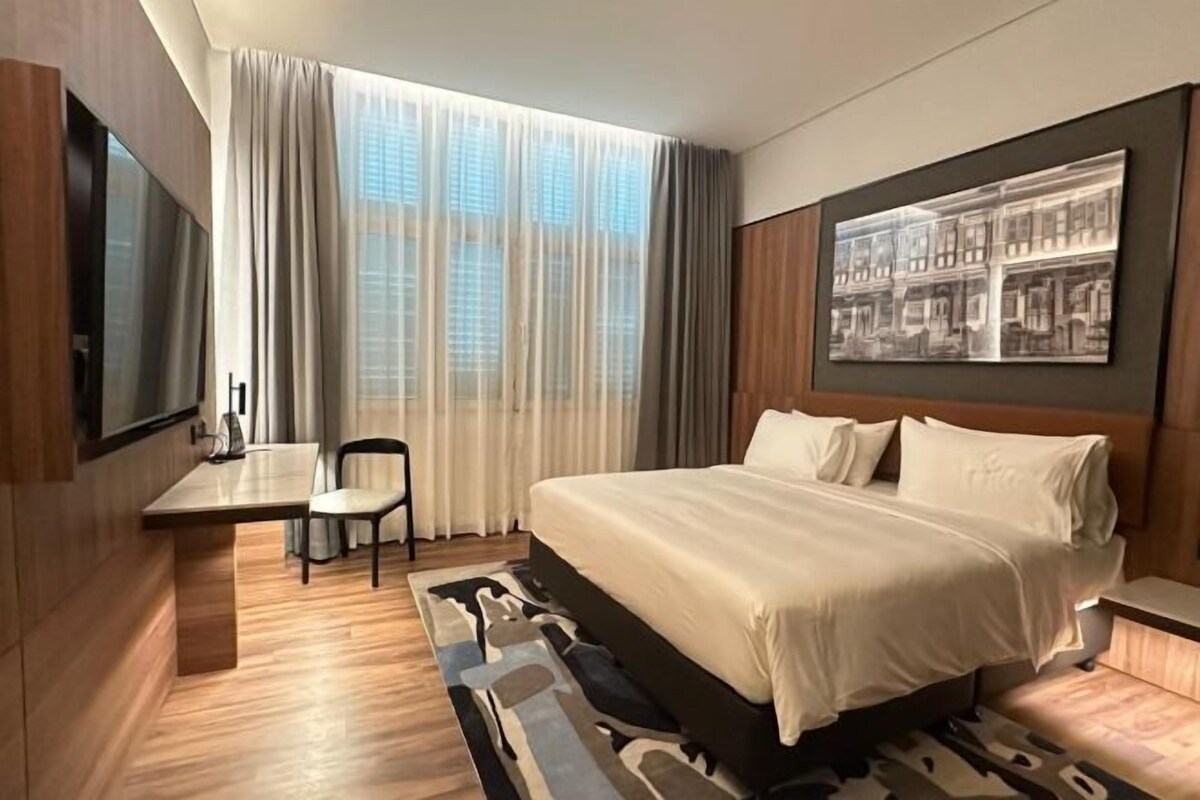 In-room safe, desk, laptop workspace, soundproofing