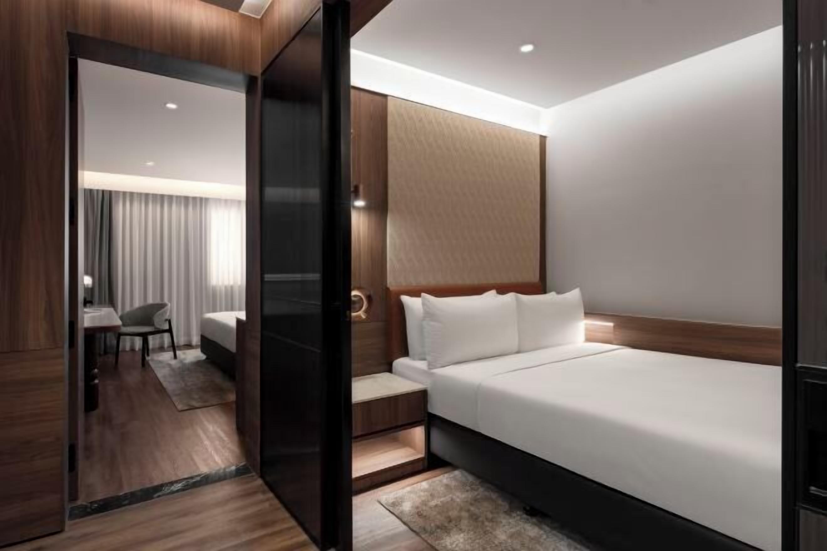 Caja de seguridad en la habitación y escritorio 