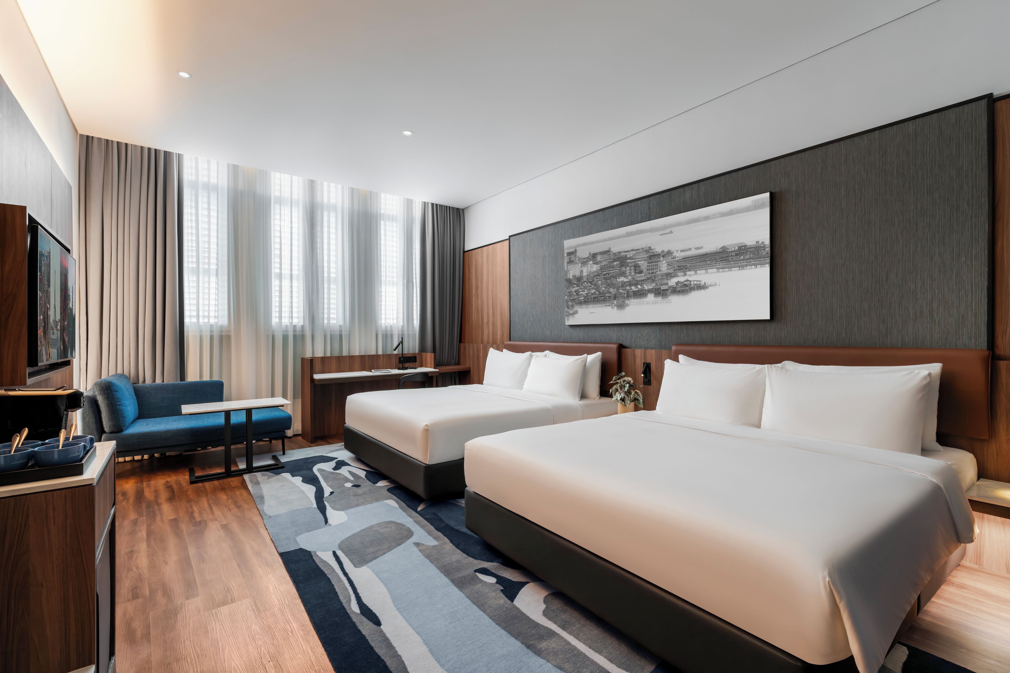 Caja de seguridad en la habitación y escritorio 