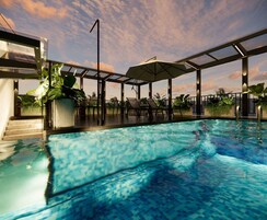 Kolam renang terbuka 