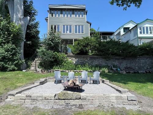 SUITE - LUXURIOUS & TRANQUIL WATERFRONT WALKOUT, WITH STUNNING VIEWS & GARDENS 