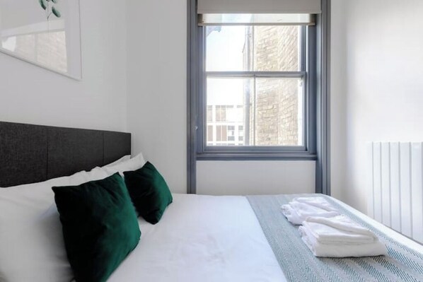 2 chambres, fer et planche à repasser, Wi-Fi, draps fournis