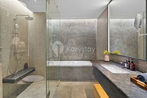 Apartment, 2 Bedrooms, Pool View | Bathroom