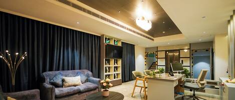 Área de estar no saguão