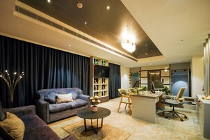 Coin salon dans le hall