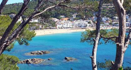 Rosamar in Llafranc With 3 Bedrooms and 2 Bathrooms