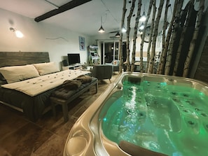 4 bedrooms, desk, iron/ironing board, free WiFi