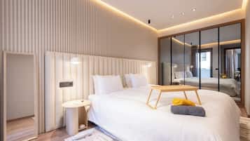 Apartamento de lujo, vistas a la ciudad | Caja fuerte, cortinas opacas, tabla de planchar con plancha