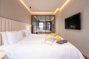 Luxe appartement, uitzicht op de stad | Een kluis op de kamer, verduisterende gordijnen