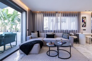 Luxury Apartment, City View | Living area | 65-inch Smart TV with satellite channels, Netflix, streaming services - Premium Stay - Promenade Hassan II (Casablanca)