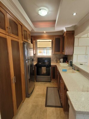 Private kitchen - 2-bedroom apartment in charming Saint Peter with AC (Saint Peter)