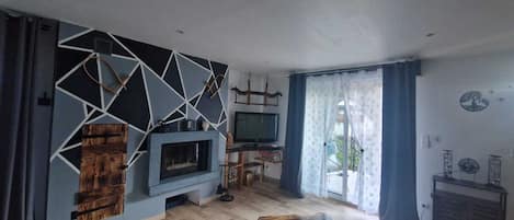 TV, fireplace, video games, books