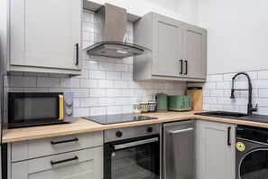 Electric kettle - The Annick Suite No.1 (Irvine)