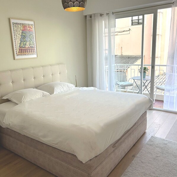 2 habitaciones, tabla de planchar con plancha, wifi y ropa de cama 