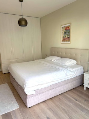 2 quartos, ferros/tábuas de passar roupa, Wi-Fi, roupa de cama