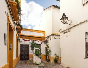 Exterior - Limehome Cordoba Calle Pozanco - City Center (Córdoba)